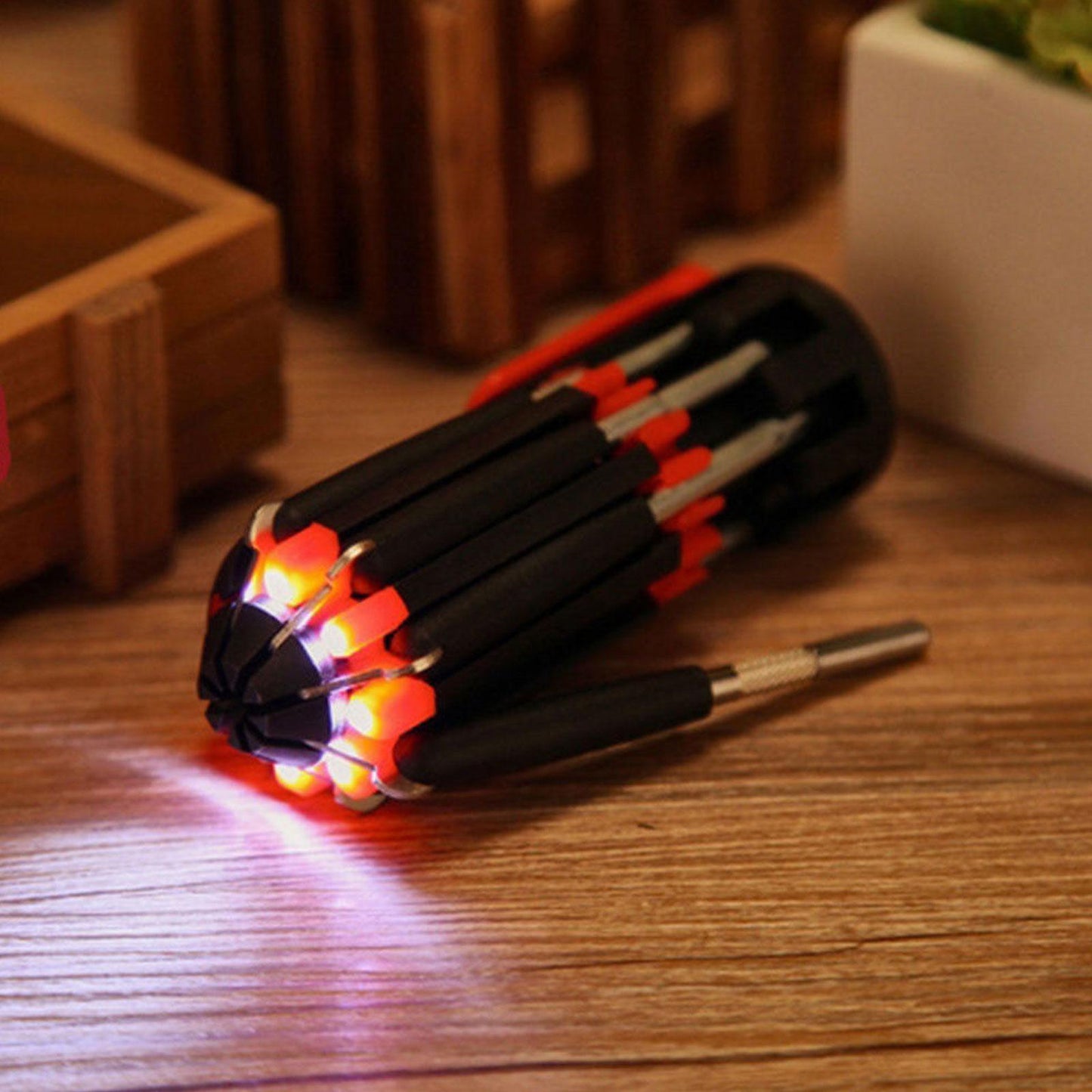 8 In 1 Screwdriver With LED Flashlight Car Portable Multifunctional Outdoor Tool