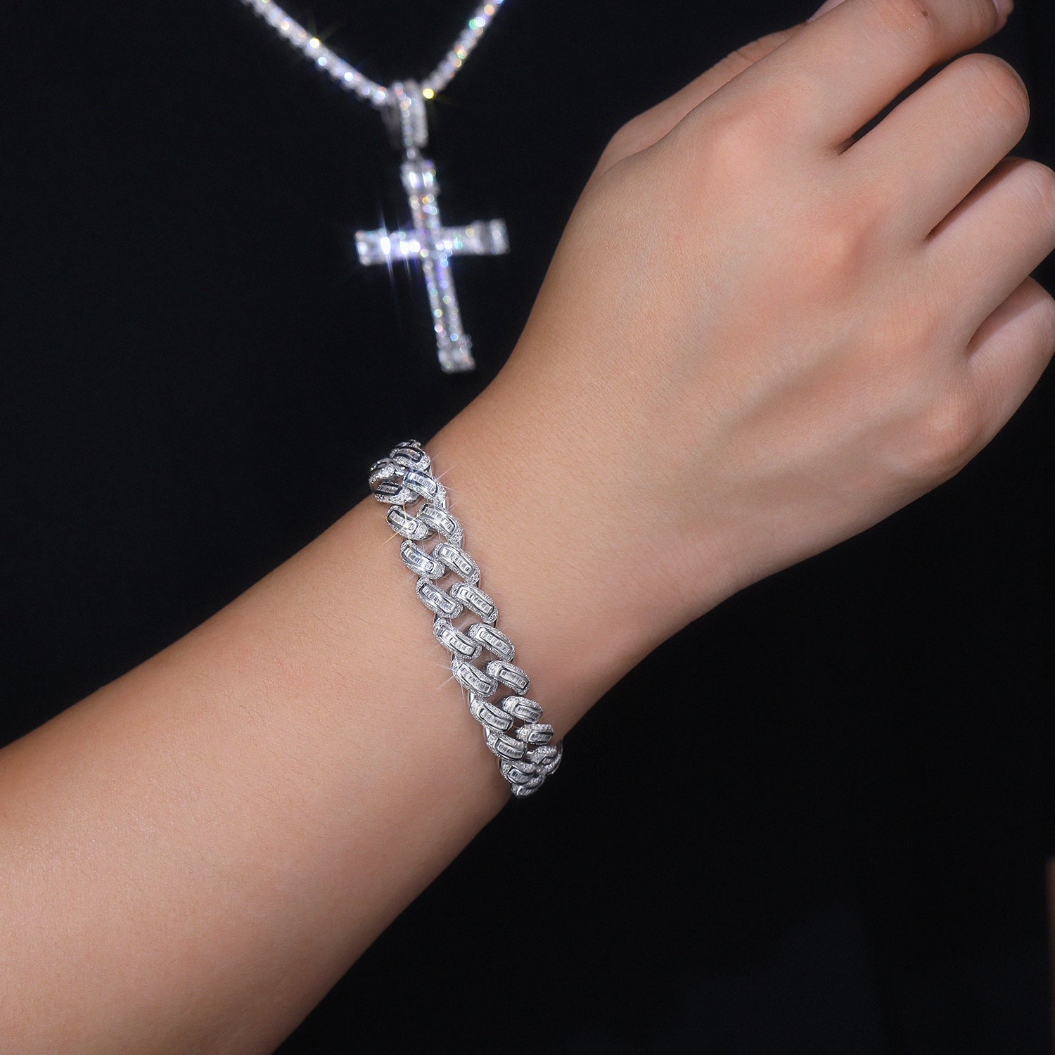 Set With Top-quality Moissanite, This Luxurious And Fashionable Light Luxury Jewelry Silver Bracelet Is Made Of S925 Silver Electroplated With Platinum - Zalixer